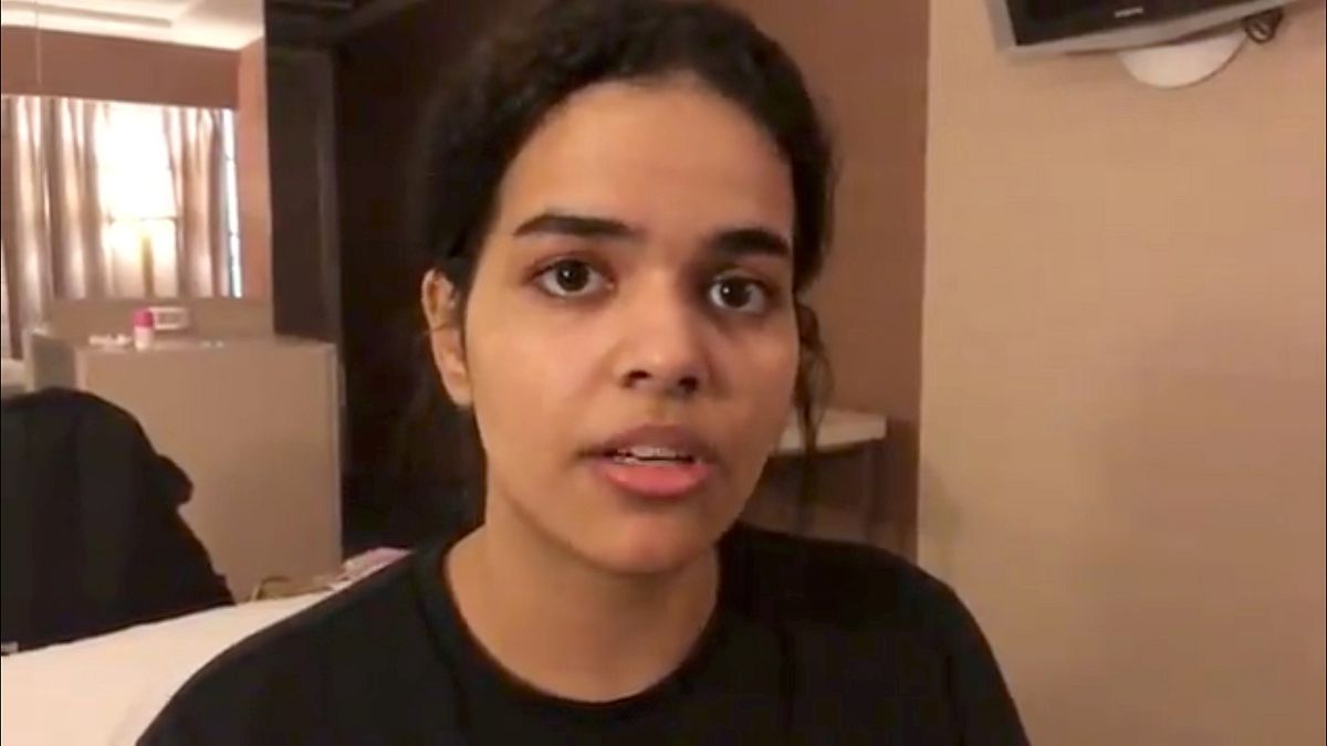 صديقة السعودية رهف القنون تقول إنها أغلقت حسابها على تويتر بعد تهديدات بالقتل