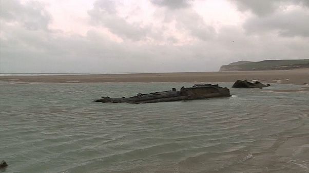 U-Boot aus dem Ersten Weltkrieg am Strand U-Boot aus dem Ersten Weltkrieg am Strand