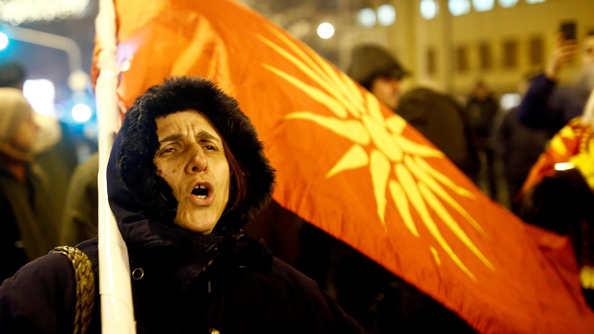 Σκόπια: Κεραυνοί της αντιπολίτευσης για τις Πρέσπες