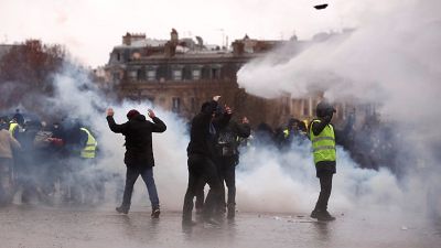 Tränengas und Festnahmen: "Gelbwesten" demonstrieren wieder