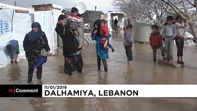 Menekültek sátrai árvíz alatt Libanonban