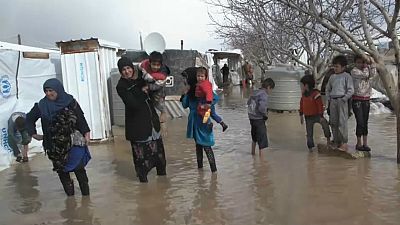 تخریب زاغه‌های پناهجویان در لبنان بر اثر طوفان نورما