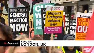 Cientos de británicos se manifiestan contra May en Londres y piden elecciones