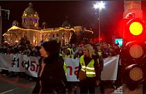 Kitartóan tüntet a tömeg Szerbiában