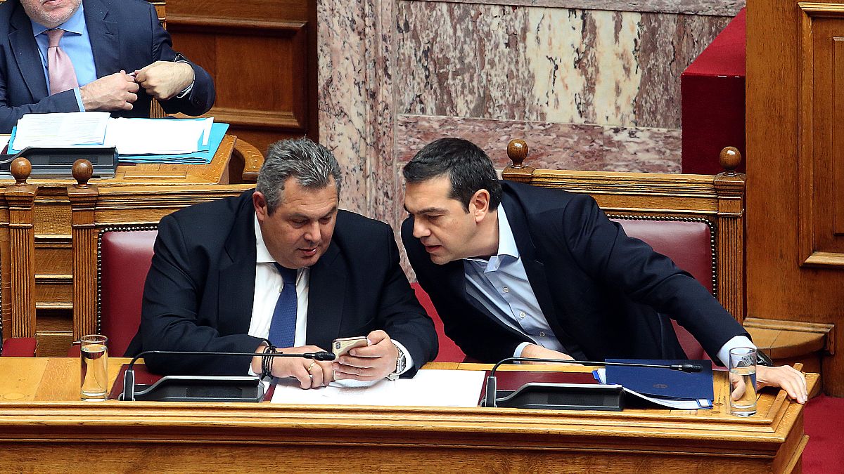 Grécia: Parlamento vota na terça-feira moção de confiança ao governo