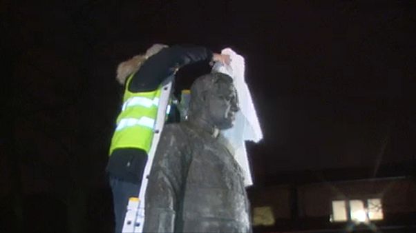 Nem tűrik a pedofíliával vádolt pap szobrát