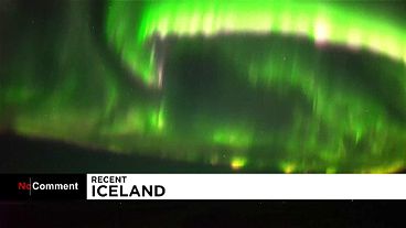 نورهای خیره‌کننده شفق‌های قطبی در آسمان ایسلند