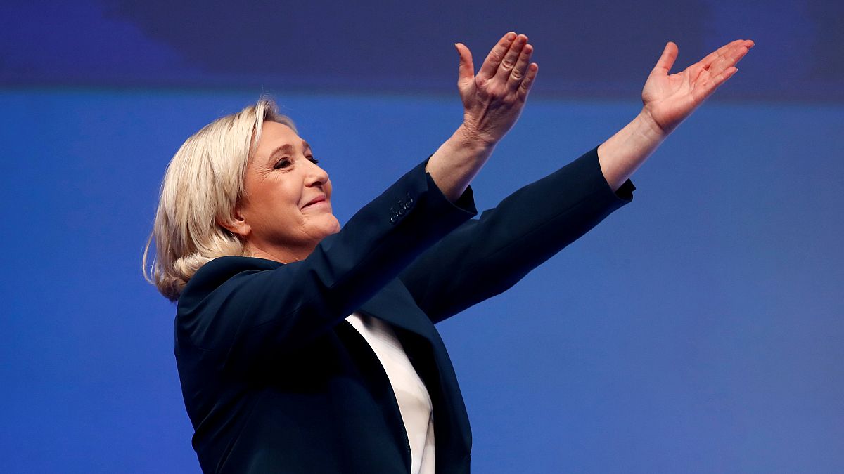 Marine Le Pen zieht als Favoritin in Europawahlkampf