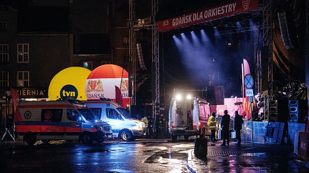 Schock nach Messerattacke auf Bürgermeister von Danzig Adamowicz (53) Schock nach Messerattacke auf Bürgermeister von Danzig Adamowicz (53)