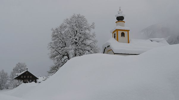 Localidade austríaca fica soterrada na neve Localidade austríaca fica soterrada na neve