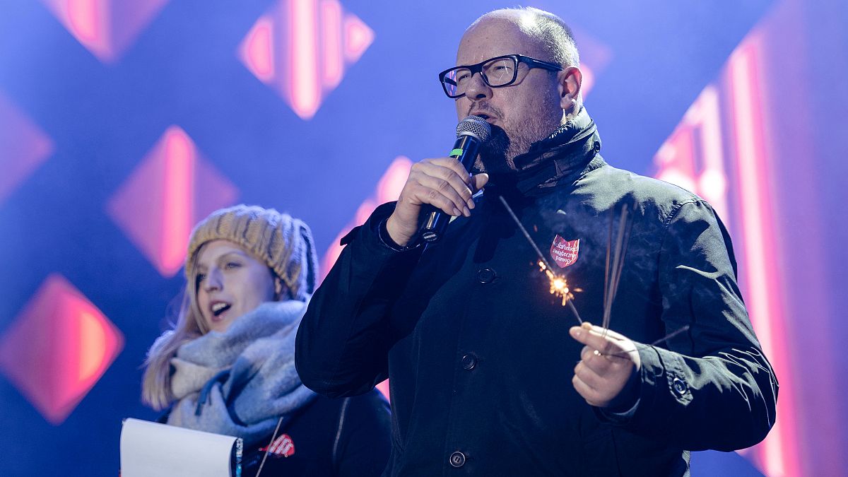 Video | Polonya'da sahnede bıçaklanan belediye başkanı hayatını kaybetti