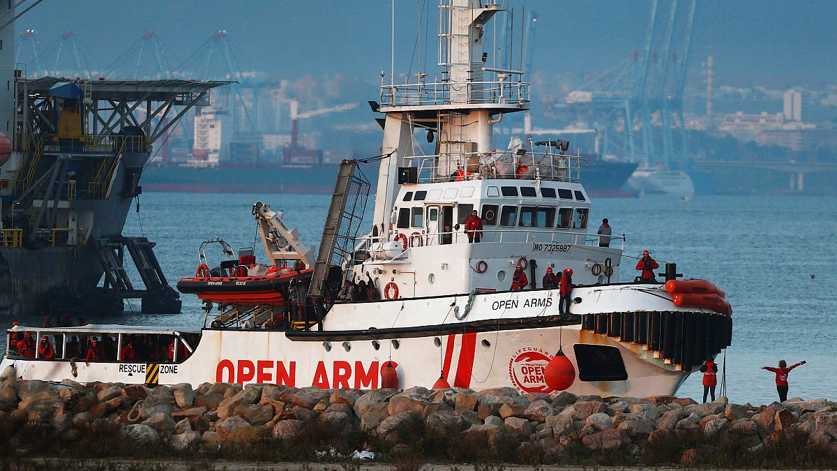 El Ministerio de Fomento español bloquea al Open Arms en el puerto de Barcelona