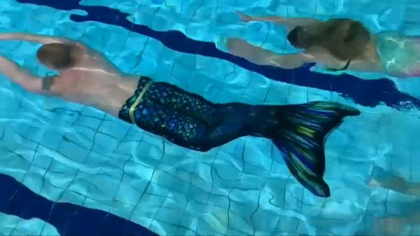 Finlandiya’da “deniz kızı” yüzme kurslarına ilgi artıyor Finlandiya’da “deniz kızı” yüzme kurslarına ilgi artıyor