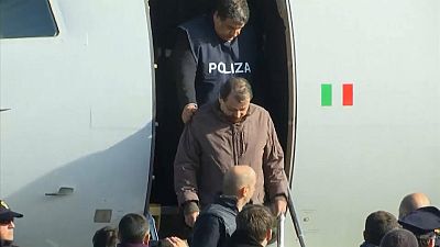 Cesare Battisti aterriza en Italia tras 37 años huido