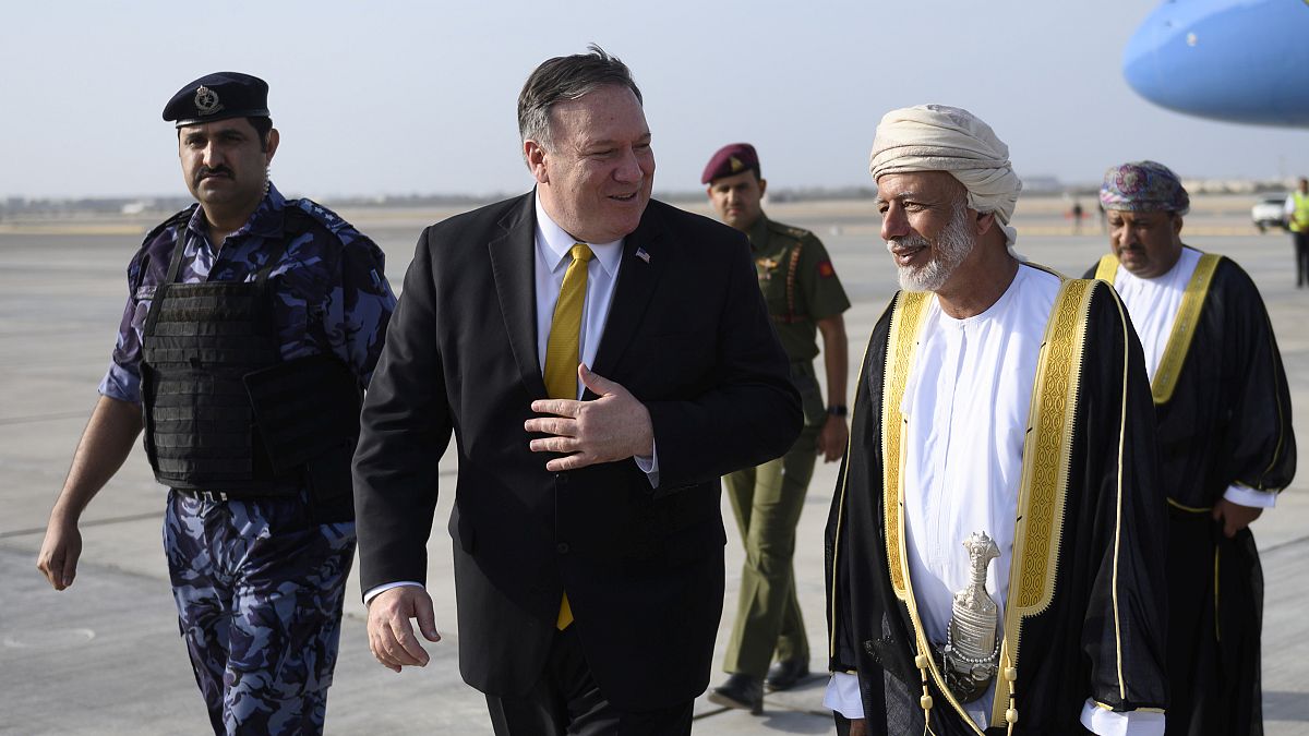 وزير الخارجية الأمريكي يصل عمان ويلتقي السلطان قابوس بن سعيد