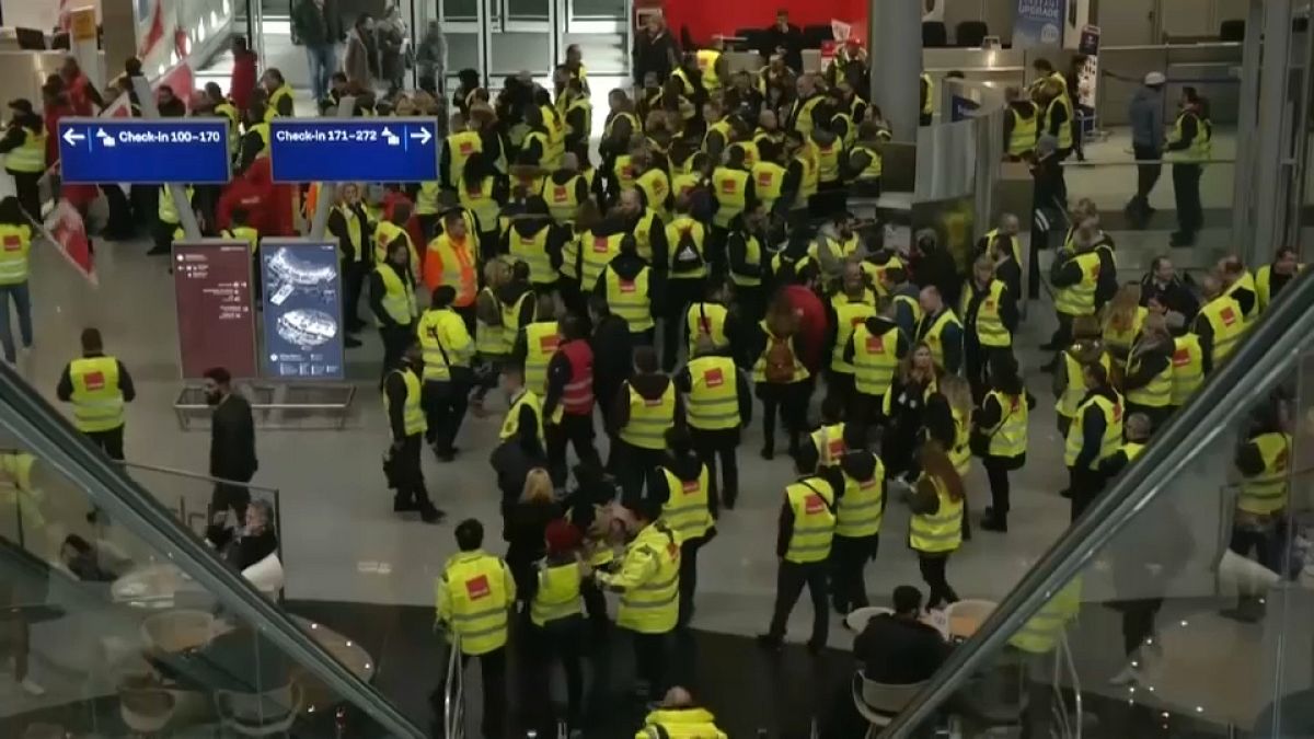 شاهد: اضراب للطواقم الأمنية في ثلاثة مطارات ألمانية يتسبب في إلغاء مئات الرحلات