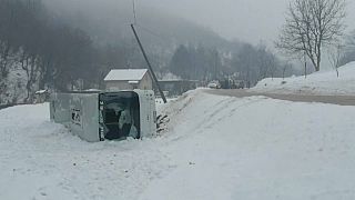 Neve: in Bosnia gravi incidenti stradali. Valanga su hotel in Baviera