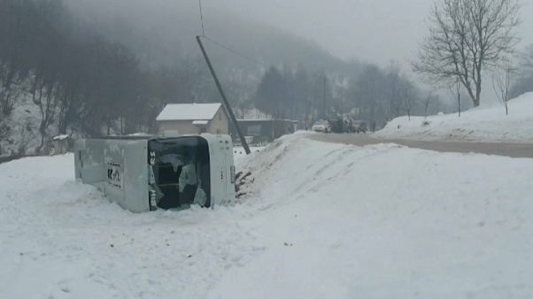 Neve: in Bosnia gravi incidenti stradali. Valanga su hotel in Baviera Neve: in Bosnia gravi incidenti stradali. Valanga su hotel in Baviera