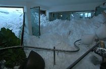 Смертоносный снег в Европе: в лавинах гибнут люди и рушатся здания