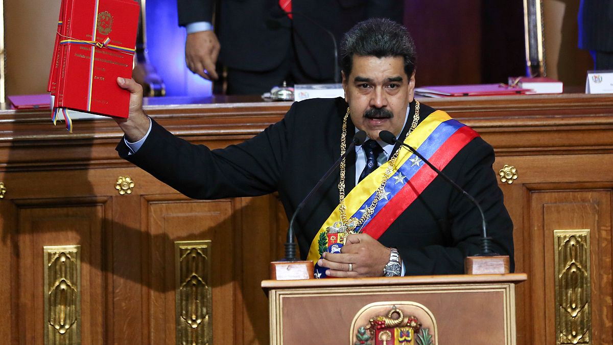 Maduro quadruplica salário mínimo