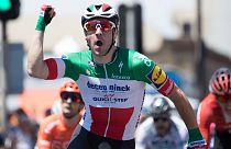 Etappengewinner Elia Viviani nach seinem Schlusssprint