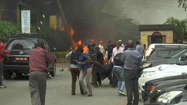 Explosión y disparos en un ataque de Al Shabab en Nairobi Explosión y disparos en un ataque de Al Shabab en Nairobi