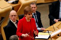 Sturgeon pide a May que paralice la salida de la UE y un nuevo referendum