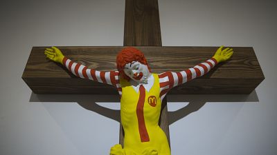 Ronald McDonald am Kreuz: „McJesus“ sorgt unter israelischen Christen für Furore