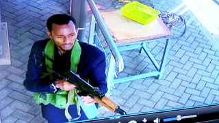 أحد منفذي هجوم نيروبي التقطته كاميرات المقرابة