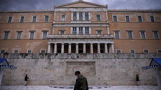 ΟΟΣΑ για Ελλάδα: Βαριά η εταιρική φορολογία, χαμηλά τα έσοδα
