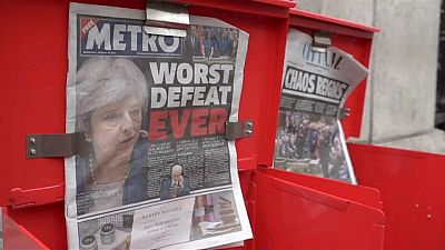 Brexit: Διχασμένοι οι Βρετανοί πολίτες μια ημέρα μετά την ήττα της Μέι