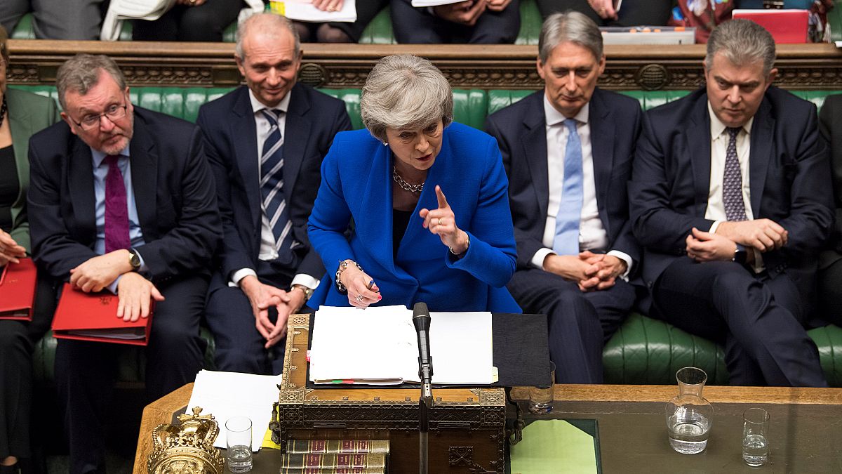 Theresa May supera la moción de censura del Parlamento británico