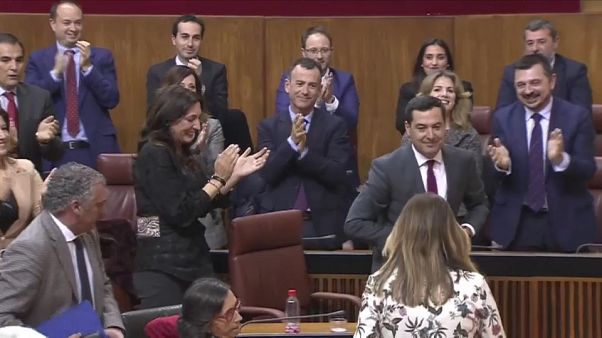 Moreno proclamado presidente de Andalucía con los votos de la extrema derecha Moreno proclamado presidente de Andalucía con los votos de la extrema derecha