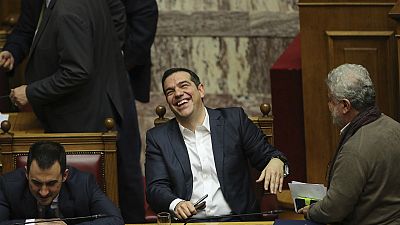 Tsipras supera la moción de confianza por su acuerdo con Macedonia