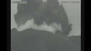 Vulkánkitörés egy japán szigeten