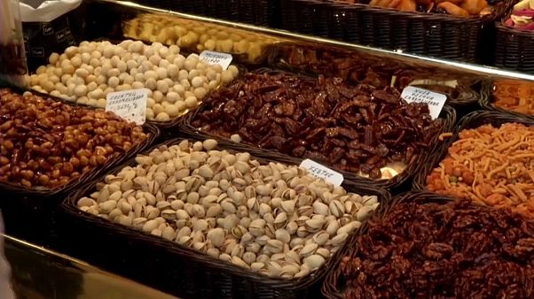 Meno carne e più verdure e noci per salvare il pianeta Meno carne e più verdure e noci per salvare il pianeta