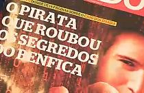Capa da revista Sábado da edição com um extenso artigo sobre Rui Pinto