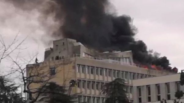 Incendio all'università di Lione per lo scoppio di tre bombole di gas Incendio all'università di Lione per lo scoppio di tre bombole di gas