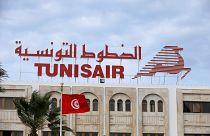 إضراب عام في تونس يشل حركة الطيران والنقل العام بالبلاد