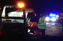 El duque de Edimburgo sale ileso de aparatoso accidente de tráfico