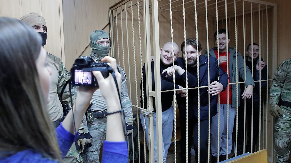 The Cube: украинские моряки - военнопленные или нарушители границы?