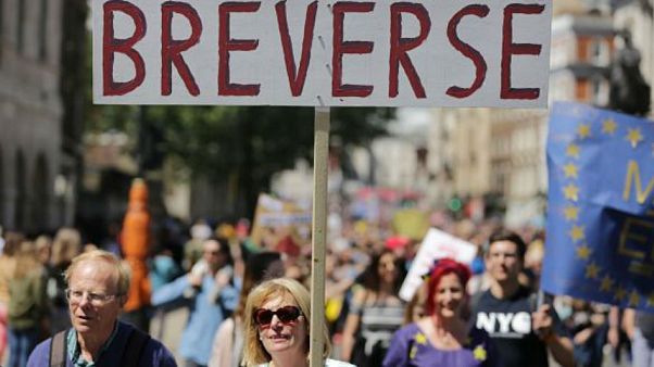 Yaşlı İngilizler nüfustan düştü: AB'de kalmak isteyenlerin oranında rekor artış Yaşlı İngilizler nüfustan düştü: AB'de kalmak isteyenlerin oranında rekor artış