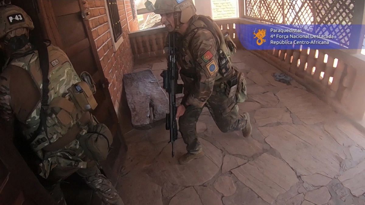 شاهد: تدخل القوات البرتغالية في جمهورية إفريقيا الوسطى إثر هجوم مسلح   