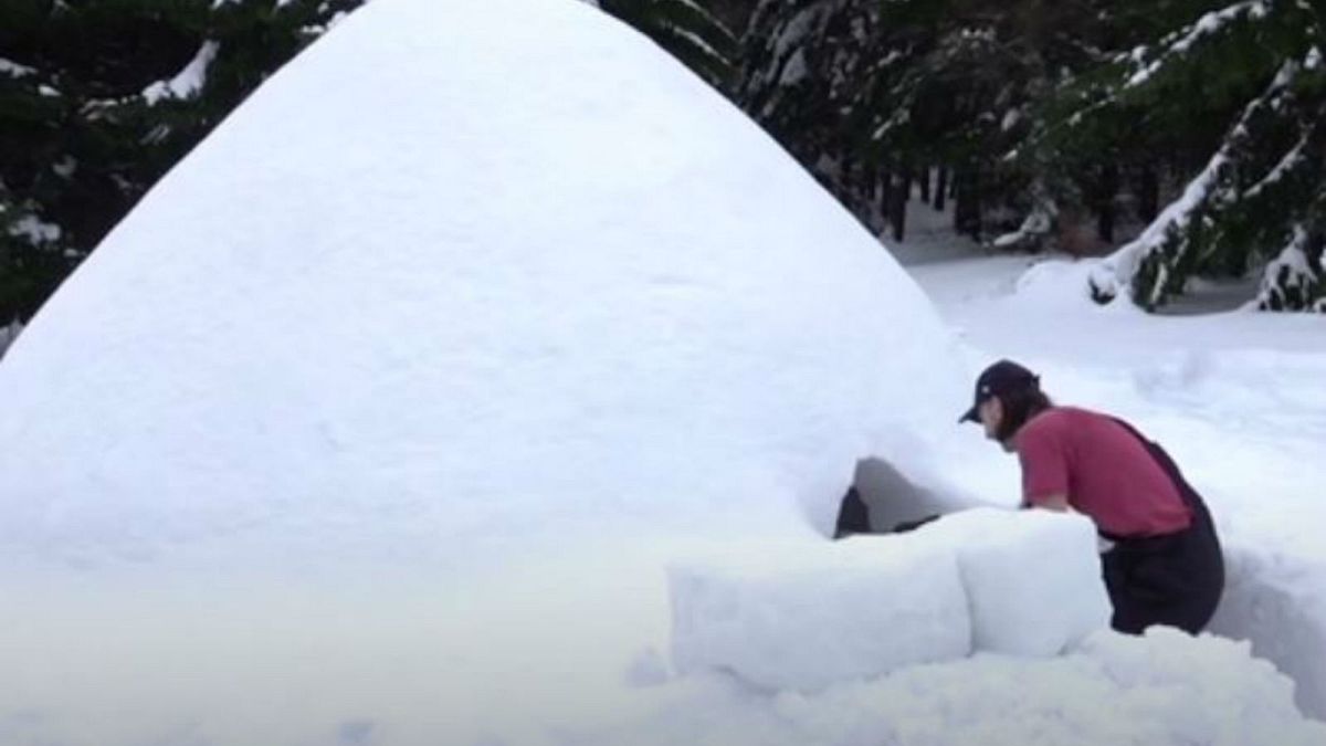 Carpenter builts achieves his dream of building a lifesize igloo