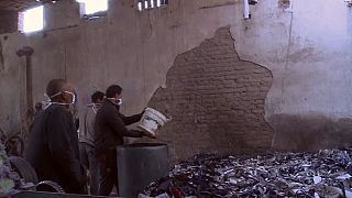 شاهد: ورشة في مصر تختص في إعادة تدوير الملابس المستخدمة