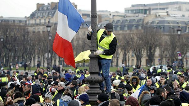 Les "gilets jaunes" maintiennent la pression sur Macron Les "gilets jaunes" maintiennent la pression sur Macron