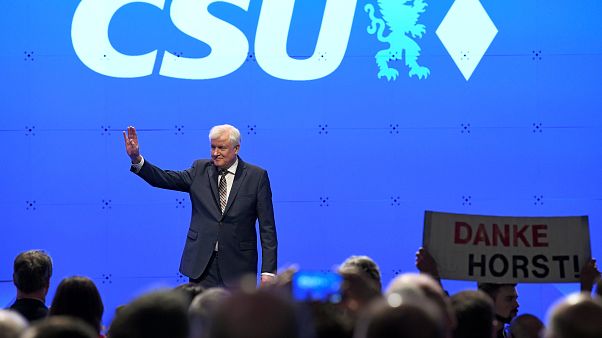 Ein bissl Groll? Seehofer macht Platz für Söder - 10 Kommentare Ein bissl Groll? Seehofer macht Platz für Söder - 10 Kommentare