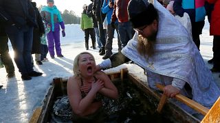شاهد: الروس يحيون عيد الغطاس وسط الثلوج