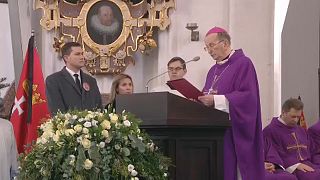 Öldürülen göçmen yanlısı Polonyalı belediye başkanının cenazesine on binler katıldı