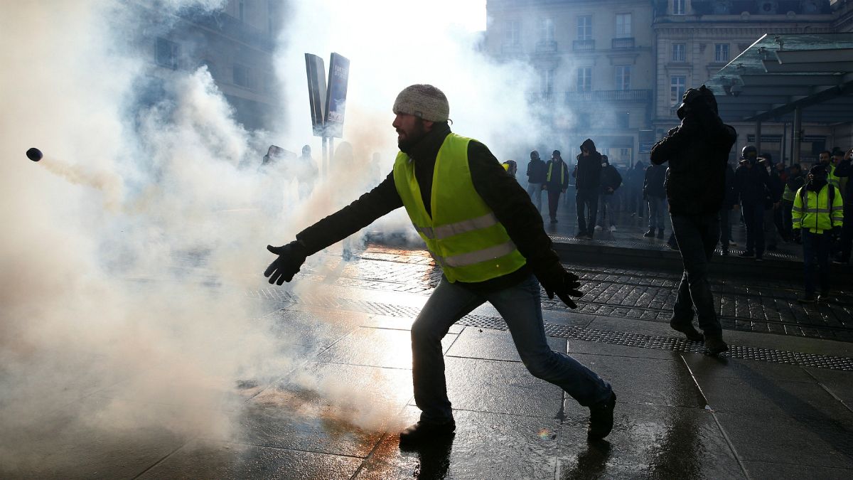 اعتراض جلیقه زردها در فرانسه؛ هزاران نفر برای دهمین هفته به خیابان‌ها آمدند